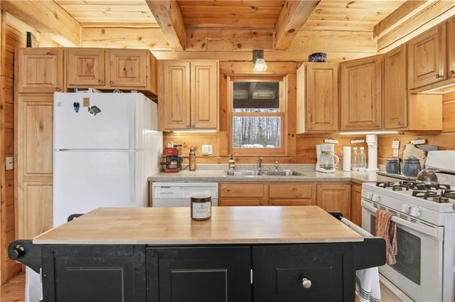 10471 Scarlet Tanager Lane, Hayward, WI 54843