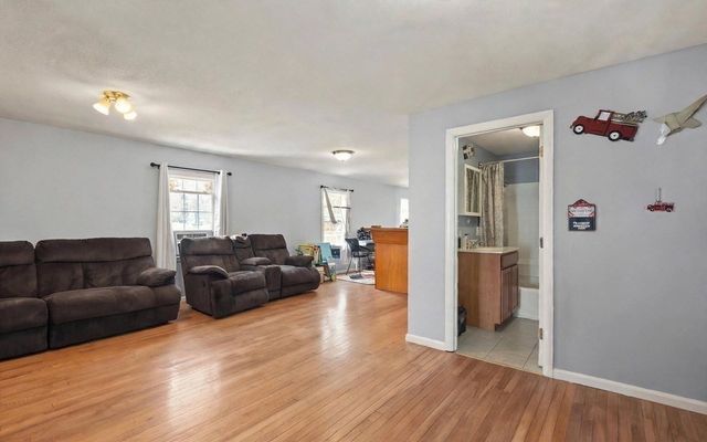 74 Chestnut St, Chelsea, MA 02150
