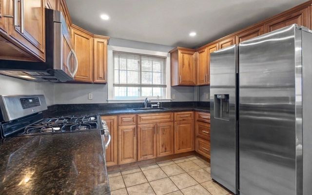 74 Chestnut St, Chelsea, MA 02150