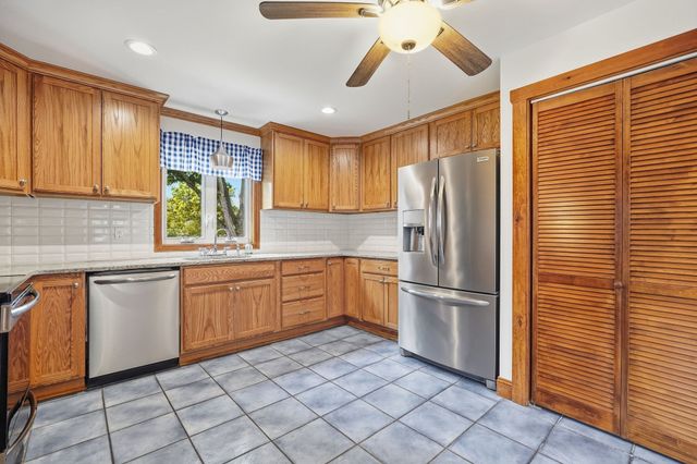 40 W Belmont St, Ludlow, MA 01056