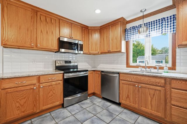 40 W Belmont St, Ludlow, MA 01056