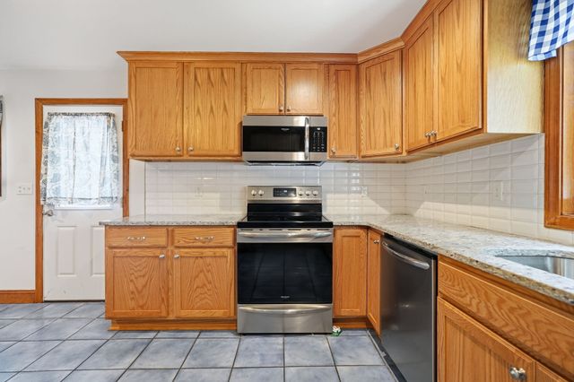 40 W Belmont St, Ludlow, MA 01056