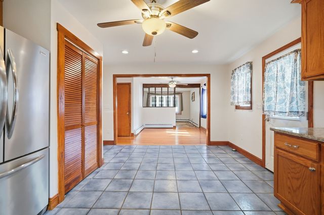 40 W Belmont St, Ludlow, MA 01056