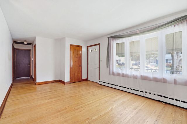 40 W Belmont St, Ludlow, MA 01056