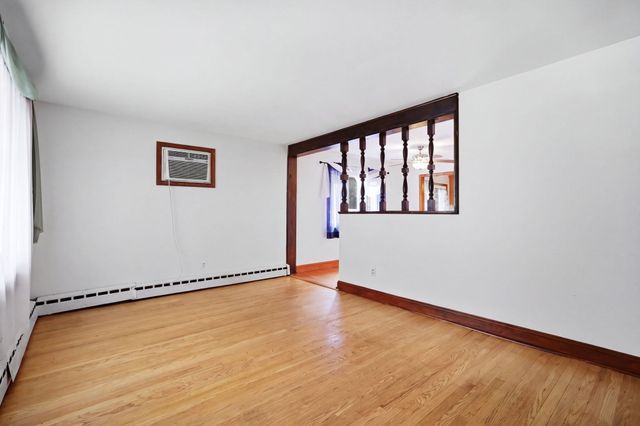 40 W Belmont St, Ludlow, MA 01056