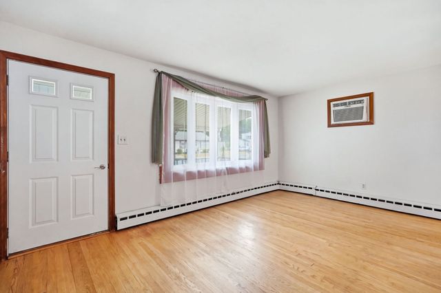 40 W Belmont St, Ludlow, MA 01056