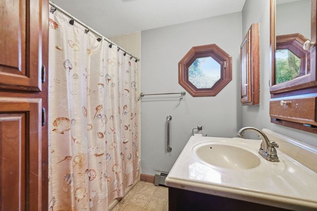 40 W Belmont St, Ludlow, MA 01056