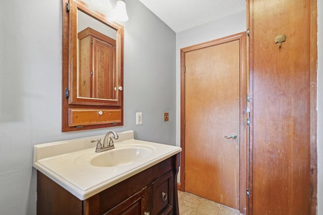 40 W Belmont St, Ludlow, MA 01056