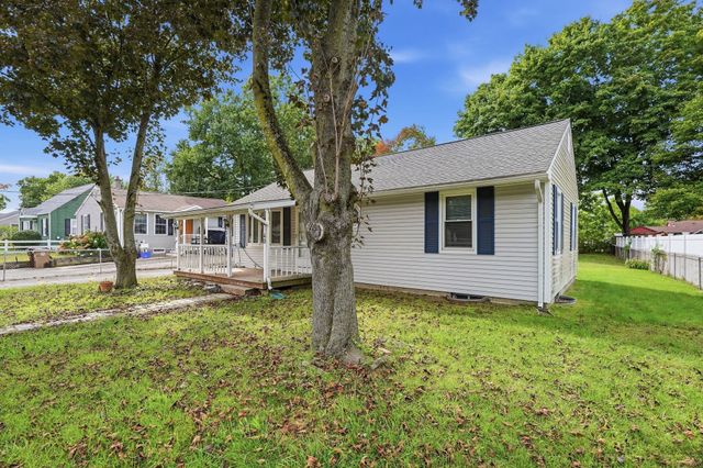 40 W Belmont St, Ludlow, MA 01056