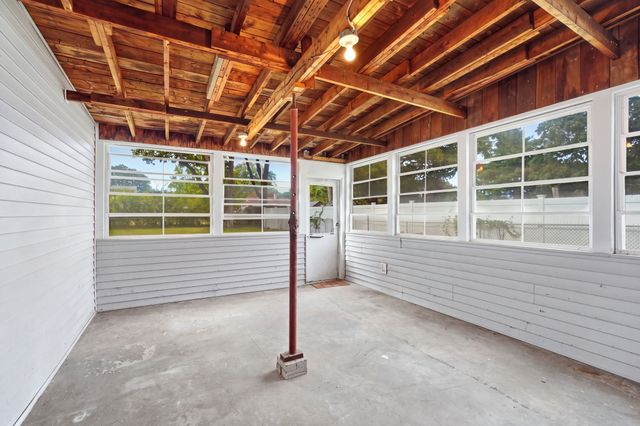 40 W Belmont St, Ludlow, MA 01056