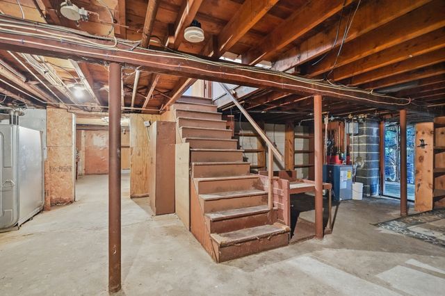 40 W Belmont St, Ludlow, MA 01056