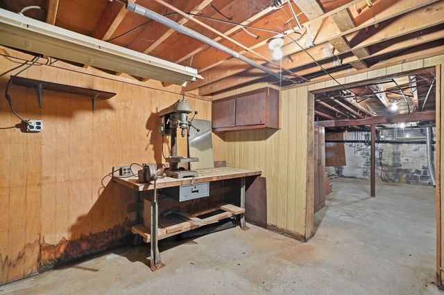40 W Belmont St, Ludlow, MA 01056