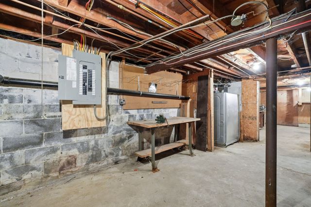40 W Belmont St, Ludlow, MA 01056