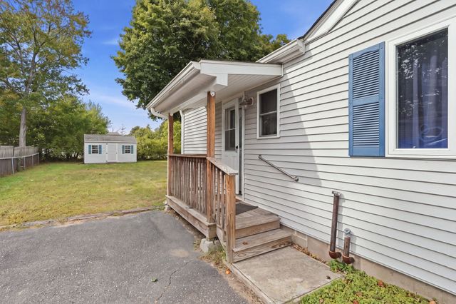 40 W Belmont St, Ludlow, MA 01056