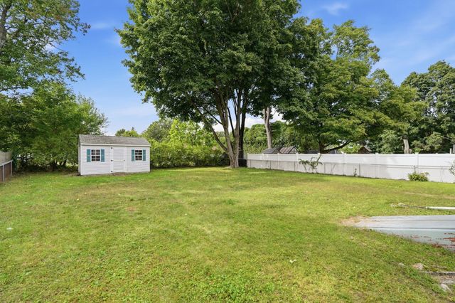 40 W Belmont St, Ludlow, MA 01056