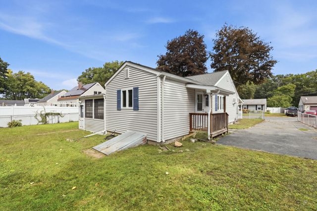40 W Belmont St, Ludlow, MA 01056