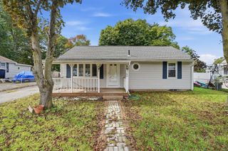40 W Belmont St, Ludlow, MA 01056