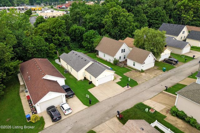 9814 Williamsborough Ln, Louisville, KY 40291