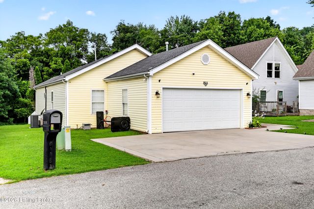 9814 Williamsborough Ln, Louisville, KY 40291