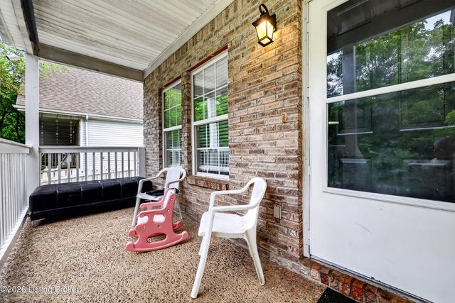 9814 Williamsborough Ln, Louisville, KY 40291