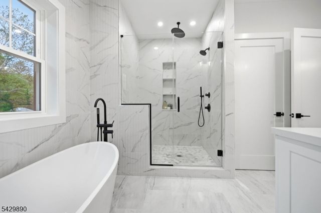 71 Hillside Ter, Livingston Twp., NJ 07039