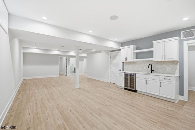 71 Hillside Ter, Livingston Twp., NJ 07039