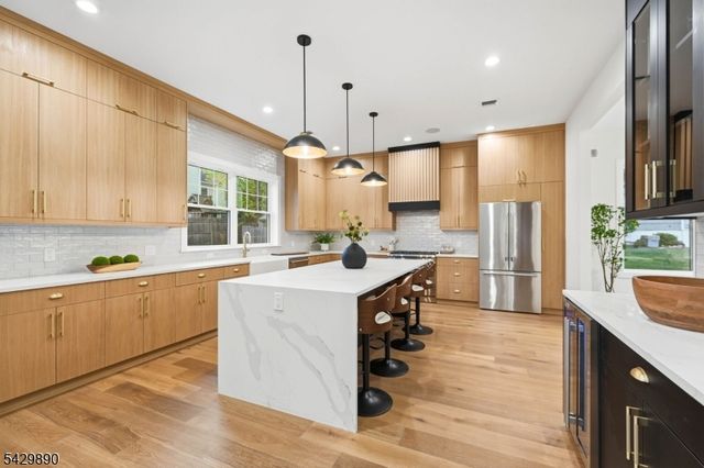 71 Hillside Ter, Livingston Twp., NJ 07039