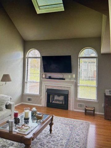 89 Violet Ct, Readington Twp., NJ 08889