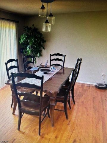 89 Violet Ct, Readington Twp., NJ 08889