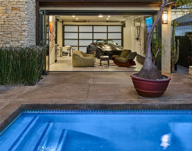 1112 Park Street, Huntington Beach, CA 92648