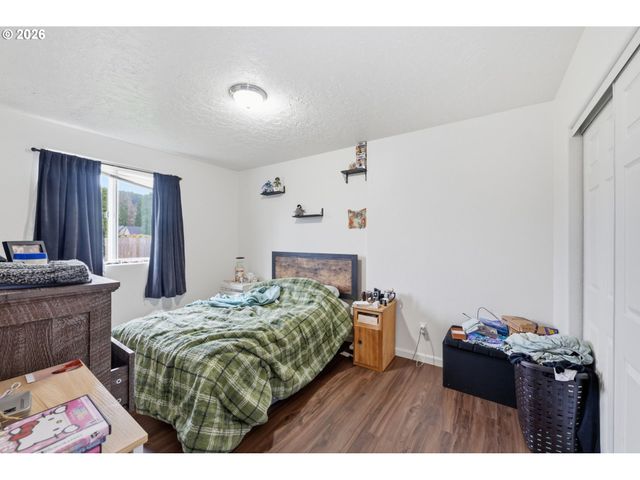 87851 CEDAR FLAT Rd, Springfield, OR 97478