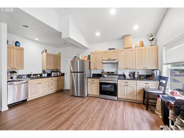 87851 CEDAR FLAT Rd, Springfield, OR 97478