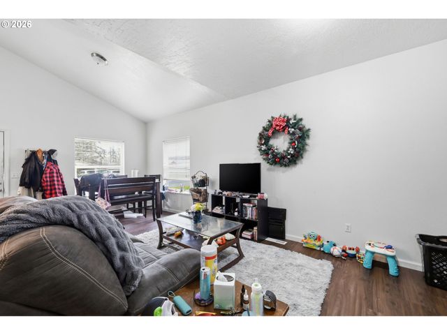 87851 CEDAR FLAT Rd, Springfield, OR 97478