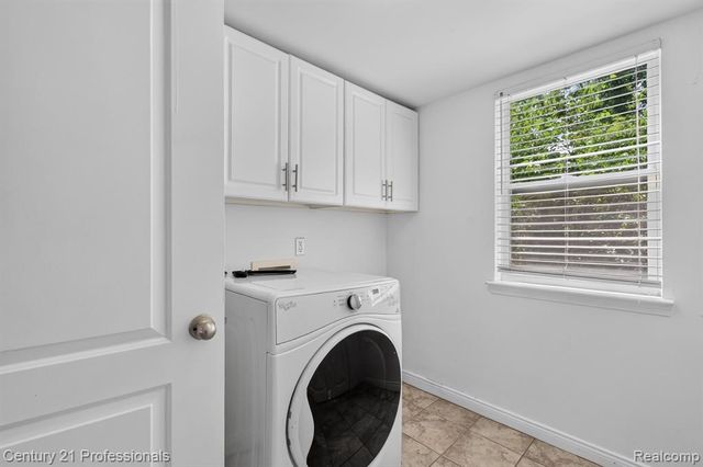 2042 Decker Road, Walled Lake, MI 48390