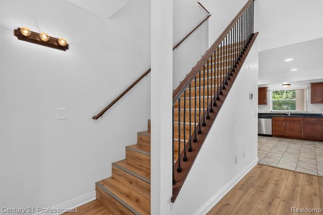 2042 Decker Road, Walled Lake, MI 48390