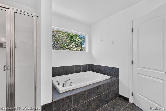 2042 Decker Road, Walled Lake, MI 48390