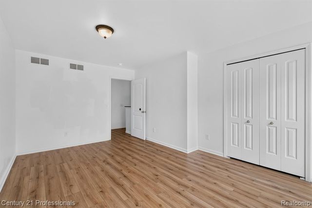 2042 Decker Road, Walled Lake, MI 48390