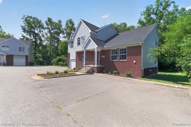 2042 Decker Road, Walled Lake, MI 48390
