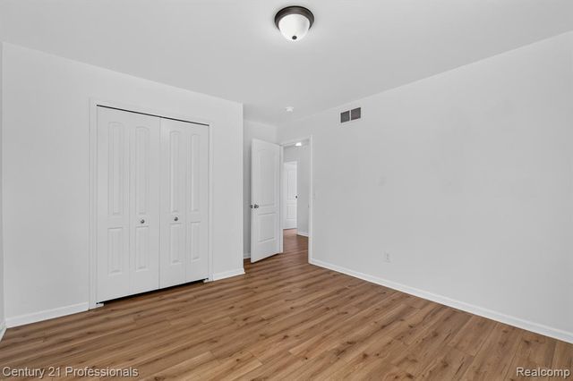 2042 Decker Road, Walled Lake, MI 48390