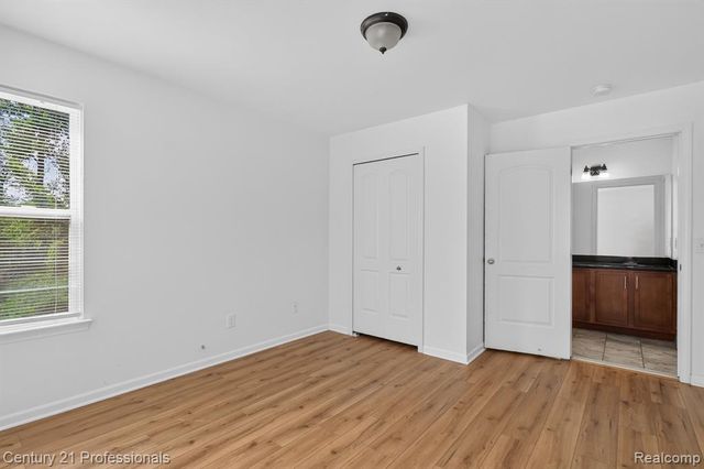 2042 Decker Road, Walled Lake, MI 48390