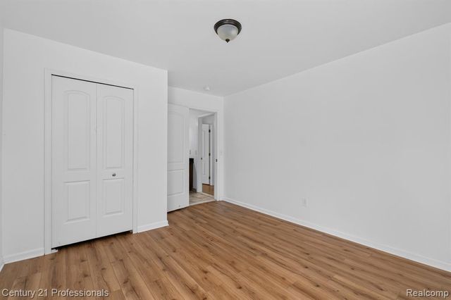 2042 Decker Road, Walled Lake, MI 48390