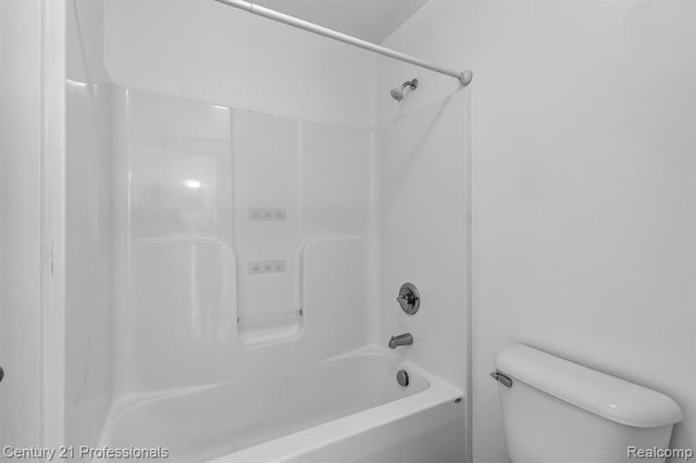 2042 Decker Road, Walled Lake, MI 48390
