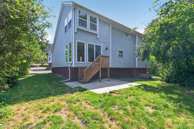 2042 Decker Road, Walled Lake, MI 48390