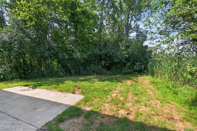 2042 Decker Road, Walled Lake, MI 48390
