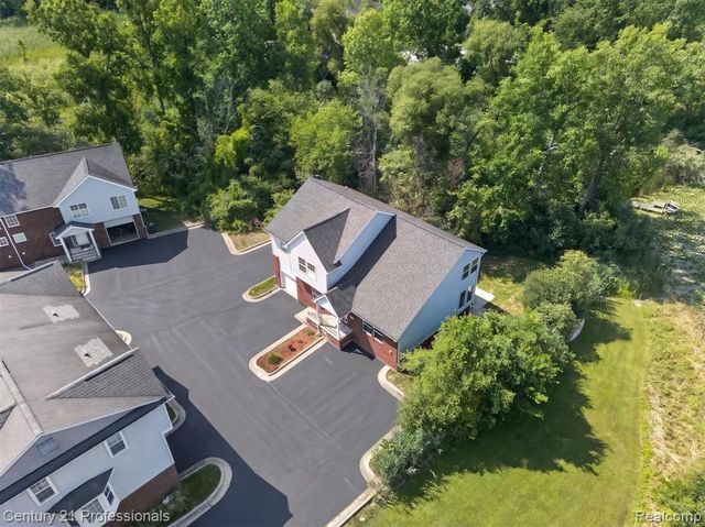 2042 Decker Road, Walled Lake, MI 48390