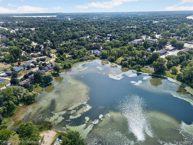 2042 Decker Road, Walled Lake, MI 48390