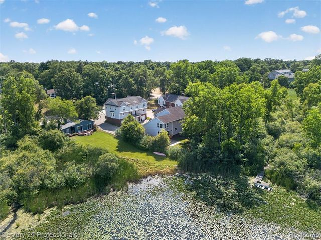 2042 Decker Road, Walled Lake, MI 48390