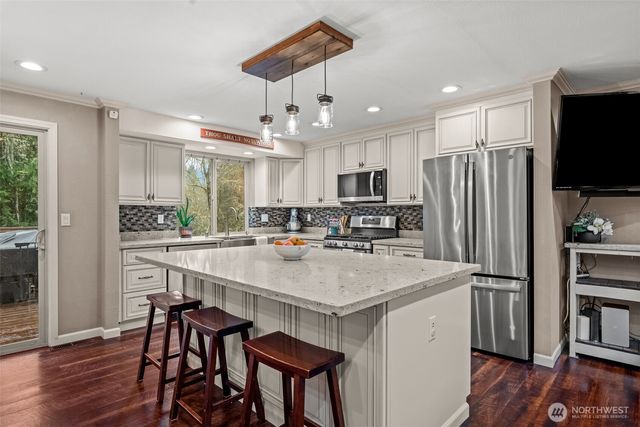 1030 Hillandale Drive E, Port Orchard, WA 98366