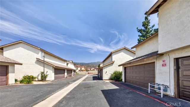 1974 E Lynwood 1E, San Bernardino, CA 92404