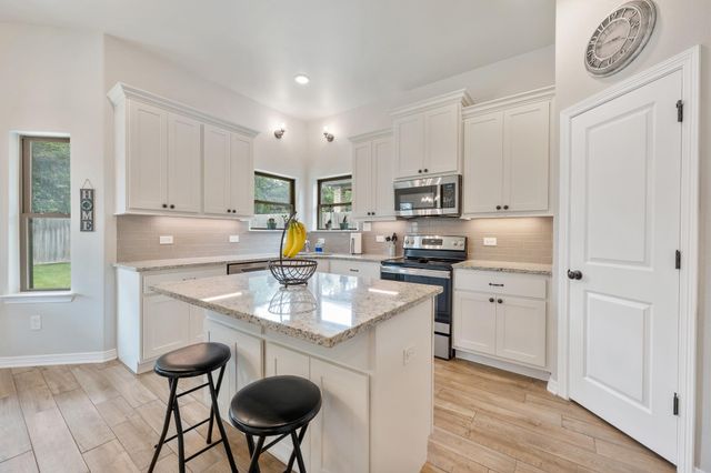 621 Holstein DR, Belton, TX 76513